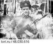 Солдат советской армии с автоматом в руках, погранвойска, 1970-е гг СССР. Стоковое фото, фотограф Retro / Фотобанк Лори