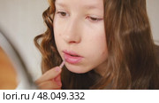 Teen Girl putting on makeup looking at mirror. Beautiful Teenager caring her face. 14 years old female applied cosmetics. Natural beauty concept. Skin care, make-up. Daily make up. Beautiful Teenage. Стоковое видео, видеограф Марина Демидюк / Фотобанк Лори