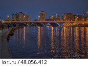 Makarovsky bridge over Iset river at night in Yekaterinburg, Russia. Редакционное фото, фотограф Ирина Кононова / Фотобанк Лори