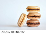 Different shades of brown macaron stack. Стоковое фото, фотограф Екатерина Якименко / Фотобанк Лори