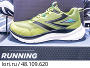 Fila новые стильные кроссовки. Спортивная обувь. Fila — южнокорейский бренд спортивной одежды. Редакционное фото, фотограф FotograFF / Фотобанк Лори