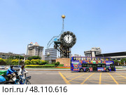 The Century Clock, Tianjin, China. Часы Века - часы в честь начала 21 века в городе Тяньцзинь, Китай (2024 год). Редакционное фото, фотограф Римма Тельнова / Фотобанк Лори