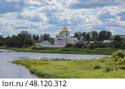 Спасо-Казанский Симанский монастырь в городе Остров. Псковская область (2014 год). Редакционное фото, фотограф Ирина Курносова / Фотобанк Лори