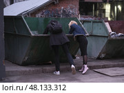 Выбросили нужное. Редакционное фото, фотограф Станислав Подольский / Фотобанк Лори