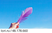 bckground purple feather A person holding ai generated. Стоковое AI-изображение, AI-художник Vectorwin / Фотобанк Лори