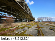 Руины авиабазы Нойтиф на Балтийской косе. Стоковое фото, фотограф Сергей Куров / Фотобанк Лори