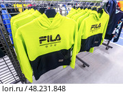 Стильная спортивная одежда Fila. Фирменные футболки Fila на вешалке в магазине одежды. Редакционное фото, фотограф FotograFF / Фотобанк Лори