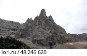 Гора Божий Перст в доломитовых Альпах на озере Сорапис. Италия. Июль. Mount God's Finger in the Dolomite Alps on Lake Sorapis. Italy. July. (2022 год). Стоковое фото, фотограф Горшков Александр / Фотобанк Лори