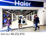 Магазин электроники Haier. Haier Group Corporation — китайская многонациональная корпорация бытовой техники. Редакционное фото, фотограф FotograFF / Фотобанк Лори