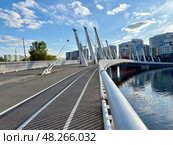 Велопешеходный мост в районе Нагатинский Затон. Москва ( 2025 год) Редакционное фото, фотограф Терехова Марина / Фотобанк Лори