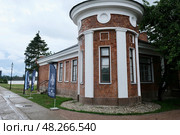 Старинное здание Караульная с круглой башней в парке "Остров фортов"  Кронштадт (2023 год) Редакционное фото, фотограф Терехова Марина / Фотобанк Лори