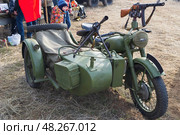 Старый военный мотоцикл М-72 времён Великой Отечественной войны. Волжский, Волгоградская область, Россия. (2020 год). Редакционное фото, фотограф Андрей Цыганков / Фотобанк Лори