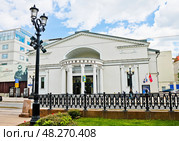 Здание театра "Современник". Чистопрудный бульвар, 19 А. Весенний день. Москва. Россия. Редакционное фото, фотограф E. O. / Фотобанк Лори