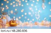 Elegantly Spooky: A pastel Hallowe'en Scene with Lighted Pumpkins and a Festive Drink, for a unique invitation. Стоковое AI-изображение, AI-художник Данила Большаков / Фотобанк Лори