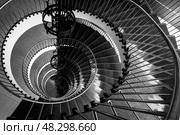 Винтовая лестница, бизнес-центр "Меридиан", Санкт-Петербург. Стоковое фото, фотограф Головкова Елена / Фотобанк Лори