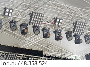 Осветительное оборудование для сцены для создания световых эффектов. Light heads equipment preparing for a light show. Стоковое фото, фотограф Татьяна Д / Фотобанк Лори