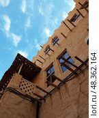 Traditional architecture in the Old City district in Dubai against the blue sky. Редакционное фото, фотограф Оксана Чаюн / Фотобанк Лори