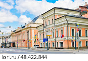 Улица Пречистенка, дома 23/16 и 21. Москва. Россия. Редакционное фото, фотограф E. O. / Фотобанк Лори