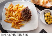 Beef flank steak with chimichurri sauce. Стоковое фото, фотограф Яков Филимонов / Фотобанк Лори