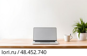 uncluttered open laptop on desk ai generated. Стоковое AI-изображение, AI-художник Vectorwin / Фотобанк Лори