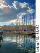 The Old Port Vieux Port of Marseille with Basilique Notre-Dame de la Garde blurred in the fog and the yauchts (2018 год). Стоковое фото, фотограф Сергей Богомяко / Фотобанк Лори