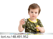 Little boy playing puzzle on a white background. Стоковое фото, фотограф Юлия Бабкина / Фотобанк Лори