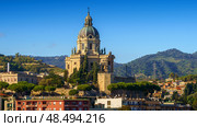 Panoramic top view of the local buildings with the trees, mountains and the sky in the beautiful city of Messina, Sicily, Italy (2018 год). Стоковое фото, фотограф Сергей Богомяко / Фотобанк Лори