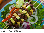 Chicken hearts skewers with avocado. Стоковое фото, фотограф Яков Филимонов / Фотобанк Лори