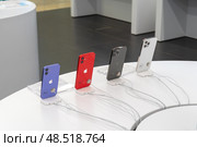 Sale of the new Apple iPhone 12 from Apple Inc. in a shopping center. Apple authorized shop. Russia, Tatarstan, June 10, 2021. Редакционное фото, фотограф Луиза Налимова / Фотобанк Лори