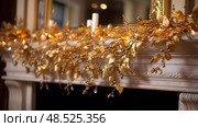 mantel gold garland ai generated. Стоковое AI-изображение, AI-художник Vectorwin / Фотобанк Лори