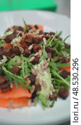 Salmon salad featuring crisp arugula, crunchy croutons, creamy avocado dressing highlighting fresh, nutrient rich ingredients. Стоковое видео, видеограф Данил Руденко / Фотобанк Лори