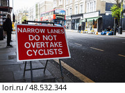 Road Safety Sign Warning Drivers Not to Overtake Cyclists. London, UK, 1 April 2024. Редакционное фото, фотограф Zydrius Tartenis / Фотобанк Лори