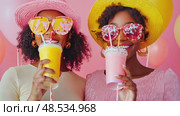 Two stylish women celebrate summer with tropical drinks, laughter, and friendship. Joyful, vibrant party atmosphere. Стоковое AI-видео, аниматор Данила Большаков / Фотобанк Лори