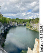 Горный парк Рускеала. Мраморный карьер. Республика Карелия (2022 год). Стоковое фото, фотограф Ирина Курносова / Фотобанк Лори