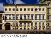 Дом Кочневой, 1808. Архитектор: Луиджи Руска. Санкт-Петербург,  Набережная реки Фонтанки, дом 41. Редакционное фото, фотограф Александр Селезнев / Фотобанк Лори