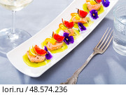 Tasty seafood ceviche from salmon with figs, kiwi and cumquat at plate. Стоковое фото, фотограф Яков Филимонов / Фотобанк Лори