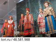 Женские праздничные костюмы. Крестьянское сословие. Экспозиция Музея сословий России в галерее Ильи Глазунова. Москва. Редакционное фото, фотограф Pukhov K / Фотобанк Лори