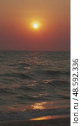 Sunset over ocean with dramatic clouds at dusk. Стоковое видео, видеограф Михаил Коханчиков / Фотобанк Лори