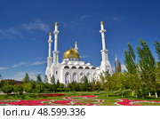 Nur Astana Mosque in Astana, Kazakhstan (2011 год). Редакционное фото, фотограф Александр Карпенко / Фотобанк Лори
