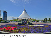 The construction of modern buildings in Astana, Kazakhstan (2011 год). Редакционное фото, фотограф Александр Карпенко / Фотобанк Лори
