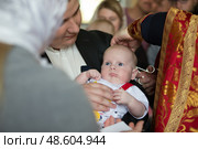 Belarus, Gomel, May 6, 2018. Church of Volotovo. Baptism of a newborn child.The baptism of a child.Hair cutting for baby baptism.The baby is in the church. Accept religion.The tonsure. Редакционное фото, фотограф Лазаренко Светлана / Фотобанк Лори