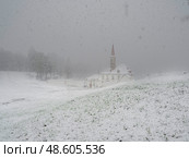 Snowy landscape with old Maltese palace, Gatchina. Стоковое фото, фотограф Саблин Станислав / Фотобанк Лори