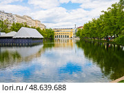 Чистые пруды. Весенний день. Москва. Россия. Редакционное фото, фотограф E. O. / Фотобанк Лори