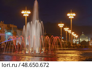 Фонтан Каменный цветок ночью на ВДНХ в Москве (21 июля 2019) Редакционное фото, фотограф YuryKara / Фотобанк Лори