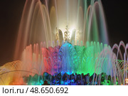 Фонтан Каменный цветок ночью на ВДНХ в Москве (21 июля 2019) Редакционное фото, фотограф YuryKara / Фотобанк Лори