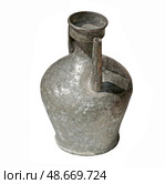 Старый глиняный кувшин на белом фоне. Clay jug handmade isolated on white. Стоковое фото, фотограф Татьяна Д / Фотобанк Лори