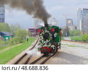 Паровоз Гр-318 движется тендером вперед по станции Екатеринбург-Детский, Екатеринбургская ДЖД, Свердловская область. Редакционное фото, фотограф Алексей Иванов / Фотобанк Лори