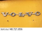 Old Volvo metallic logo badge on an orange car. Редакционное фото, фотограф Георгий Дзюра / Фотобанк Лори
