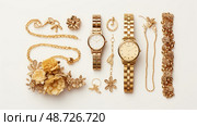 bangles flat lay gold ai generated. Стоковое AI-изображение, AI-художник Vectorwin / Фотобанк Лори