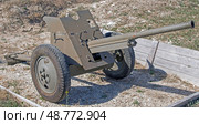 Макет – противотанковая пушка 53-К, калибр 45 мм. Old Soviet cannon WW2. (2017 год). Редакционное фото, фотограф Татьяна Д / Фотобанк Лори